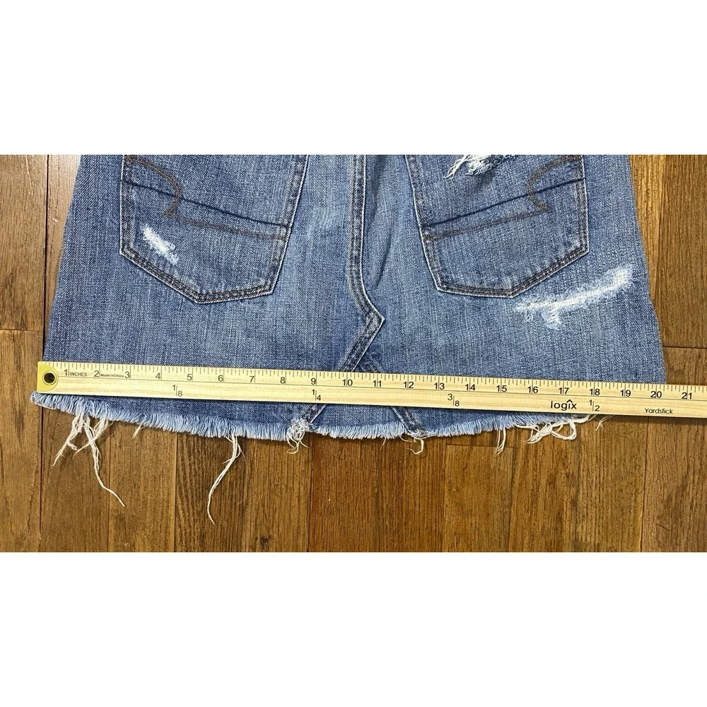 American Eagle Outfitters Denim Mini Skirt Sz 6 Distressed Cowgirl BOHO‎ Raw Hem